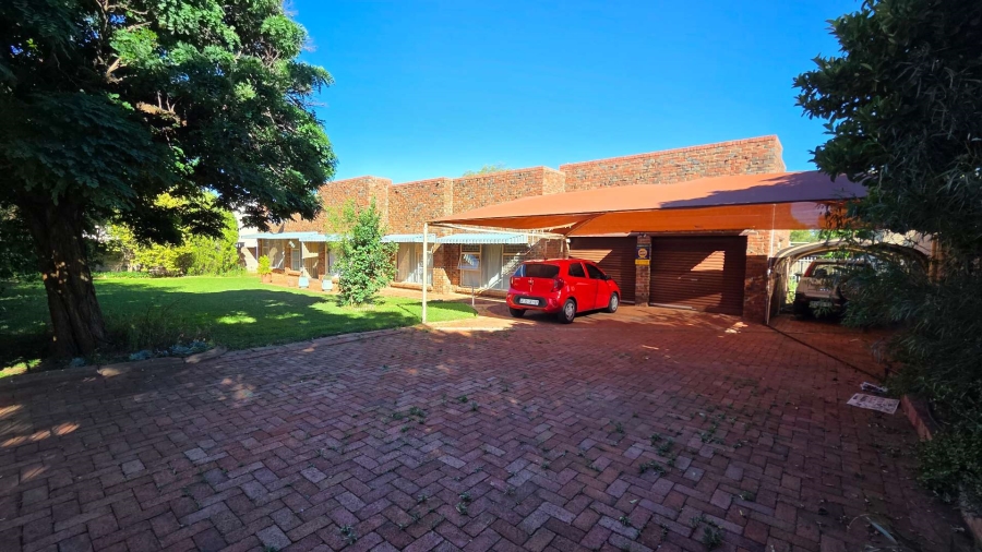 4 Bedroom Property for Sale in Pellissier Free State